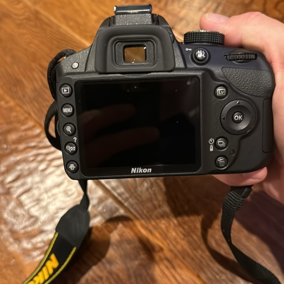 Nikon d3200 camera like new. Stored in a case and never touched - Picture 3 of 11